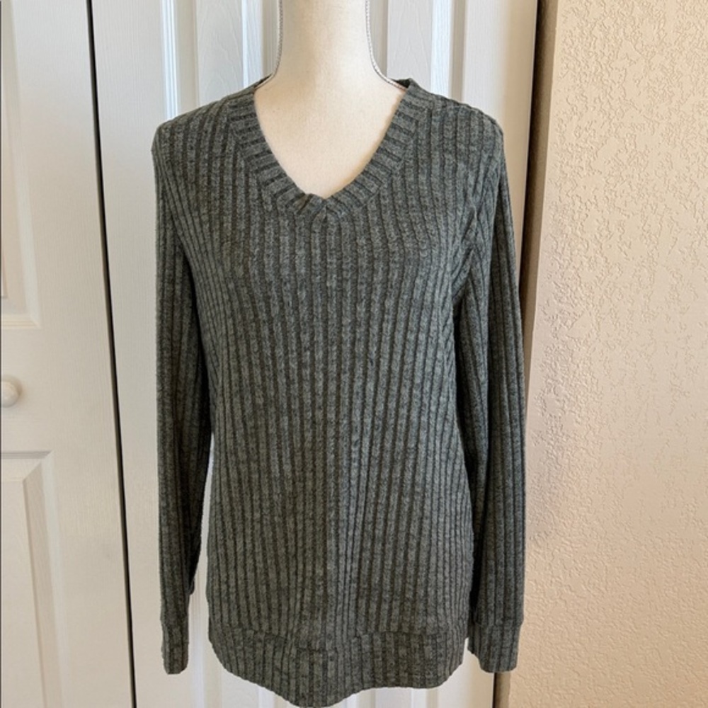 Sage Green V-Neck Ribbed Women's Sweater